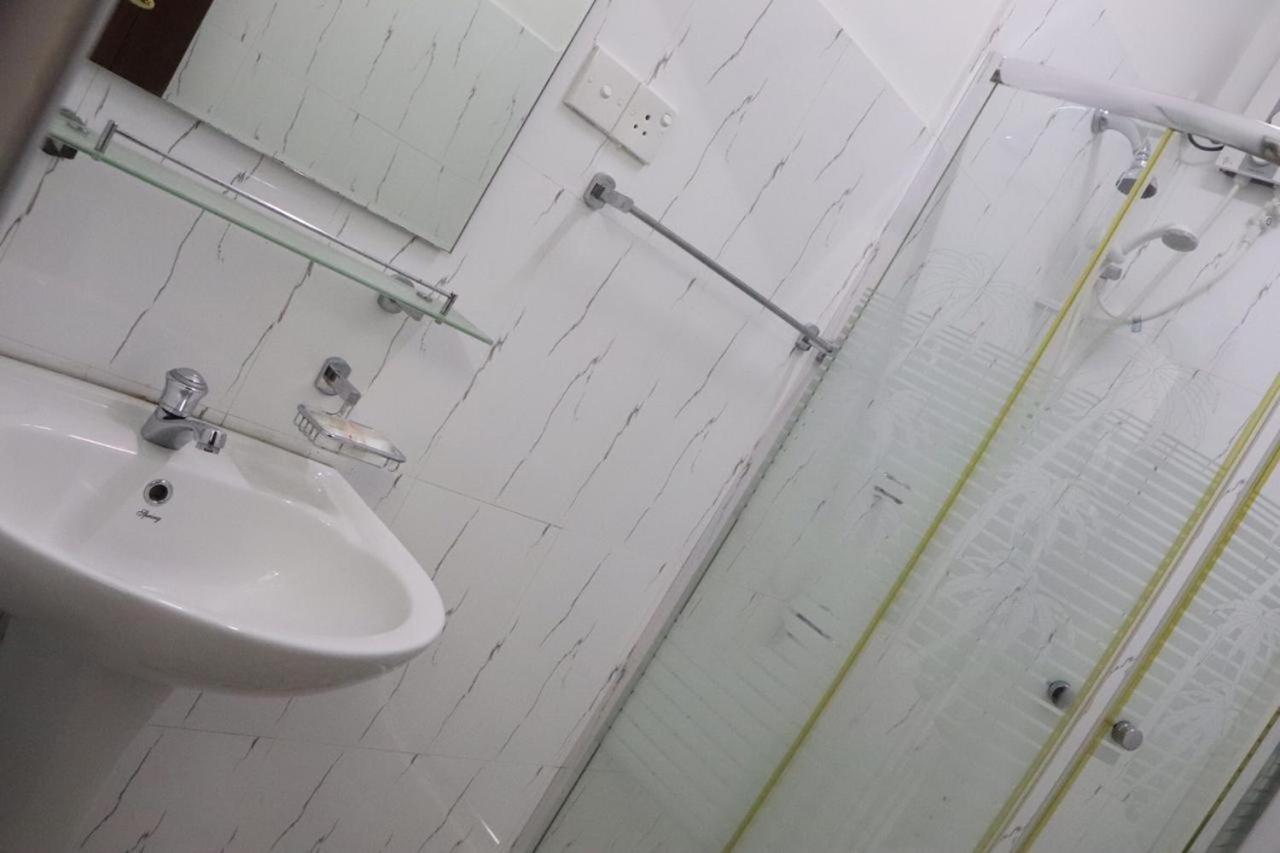 Ryan Residence & Restaurant Негомбо Екстериор снимка