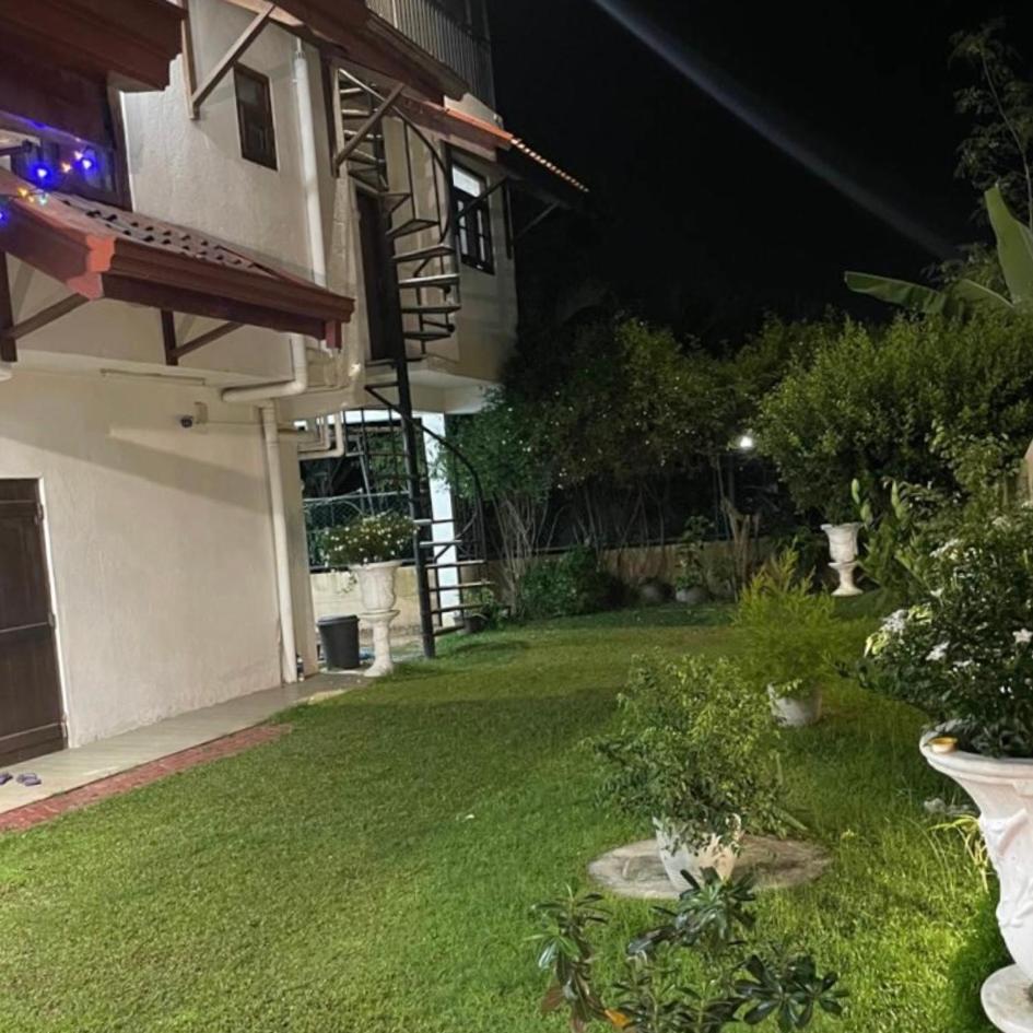 Ryan Residence & Restaurant Негомбо Екстериор снимка